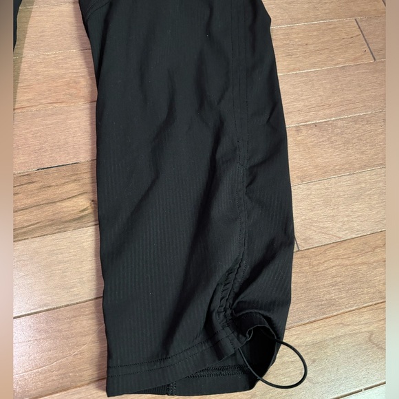 Lululemon Cropped Dance Studio Pants Mid-Rise size 2 in black - Picture 3 of 10